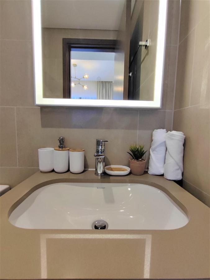 Beautiful 2 Bedroom Next To Business Bay - Sobha Creek Vista Dubai Exteriör bild